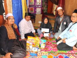 BAZNAS Kota Palembang, Kgs. M. Ridwan Nawawi,menyalurkan bantuan kepada seorang lansia di Jalan Syakyakirti, Lorong Pancasila, Kecamatan Gandus, Kota Palembang, Jumat (1/5/2026).