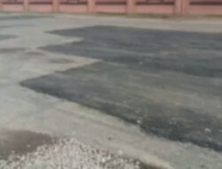 Investigasi Lanjutan:  Aspal Di Jalan Syakyakirti Ternyata Masuk Kegiatan Rutin PUPR