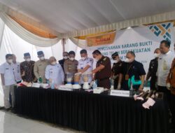 Kapolres Ogan Ilir Bersama Bupati Hadiri Pemusnahan Barang Bukti Inkracht, Tegaskan Komitmen Berantas Kejahatan