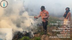 Panas, Asap dan Debu Bukan Penghalang, Polri Bersama Tim Gabungan Berjibaku Lawan Karhutla di Ogan Ilir