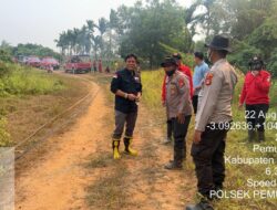 Polri Bersama Tim Gabungan Padamkan Karhutla 17 Hektare di Pemulutan Ilir, Kabupaten Ogan ilir Api Berhasil Dikendalikan Total
