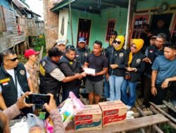 Gerak Cepat Forum Cakar Sriwijaya Beri Bantuan kepada Korban Rumah Roboh di Kertapati